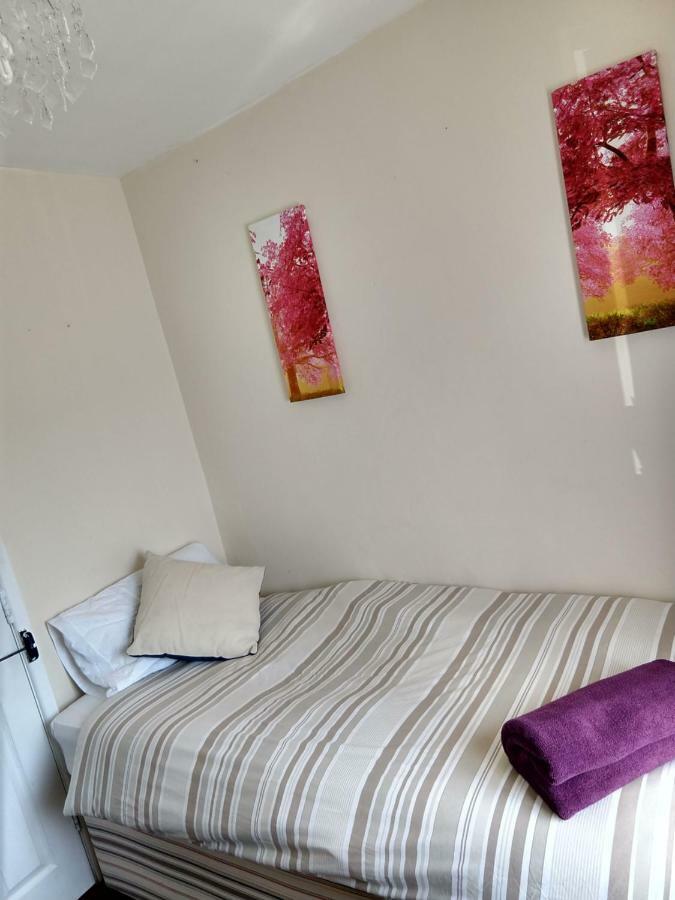 Rowe Gardens - Self Catering - Guesthouse Style - Comfortable Twin Or Double Rooms - Quiet Residential Area Workington Ngoại thất bức ảnh